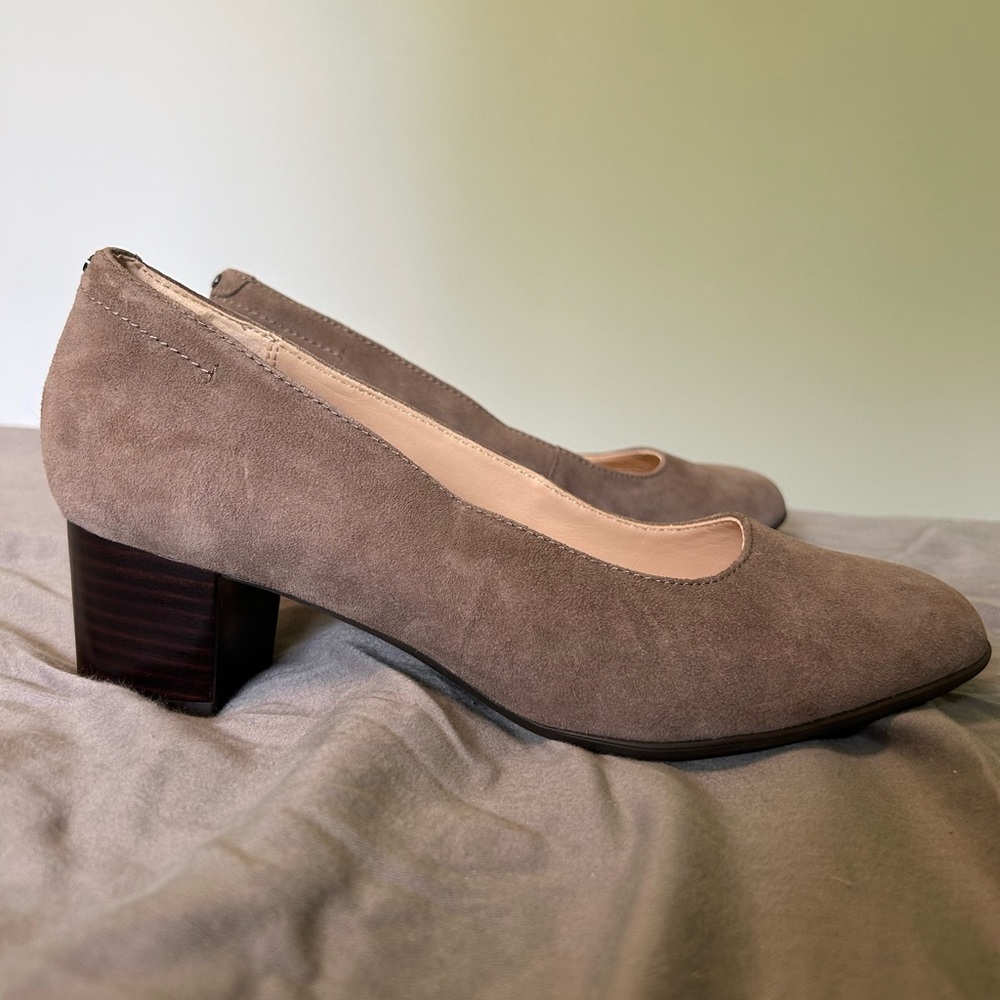 Clarks’ Linnae Pumps / Heels in the colour Pebble 9.5 M - Picture 9 of 10